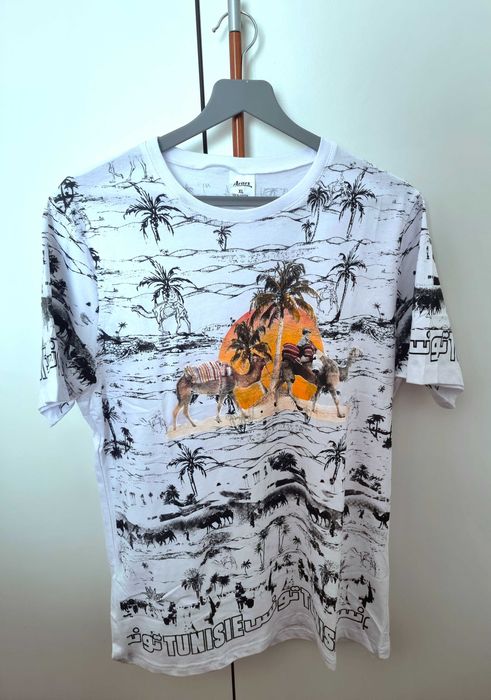 T-shirt branca Tunísia com camelos 100% algodão, tam XL - nunca usada