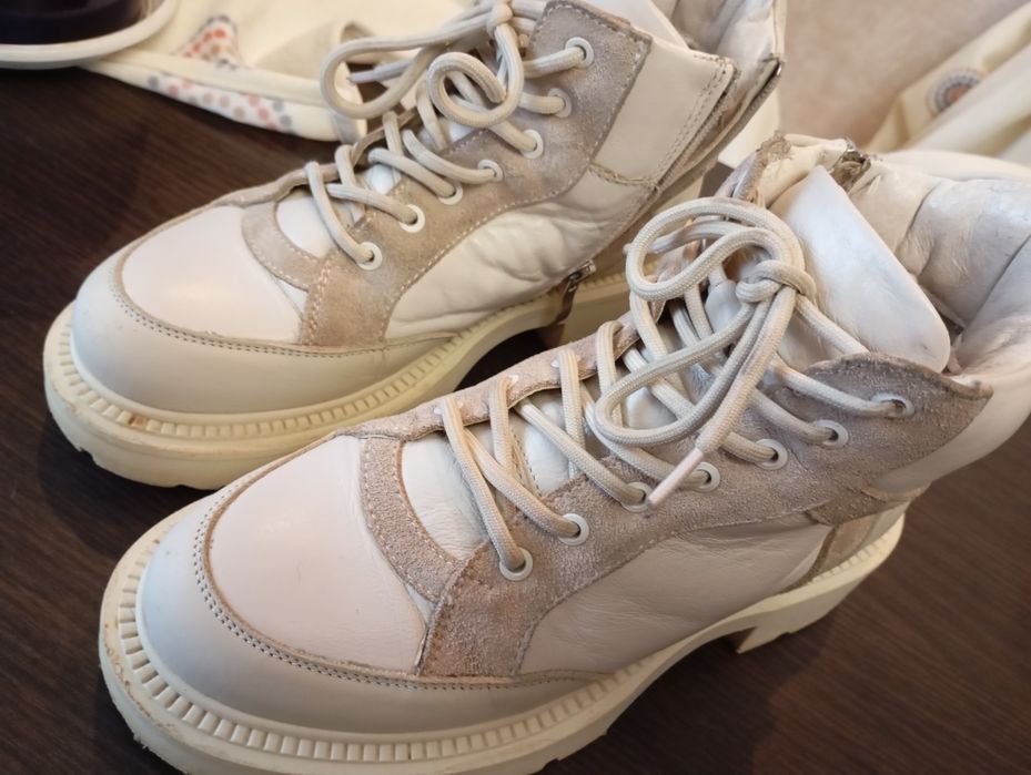 Взуття жіноче б.у.натуральна шкіра.