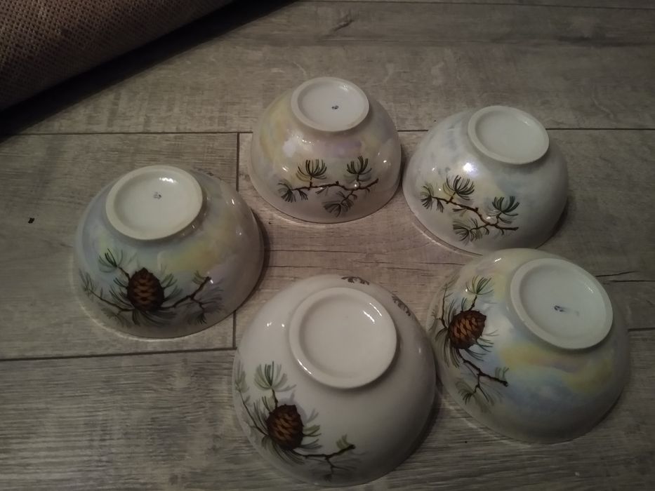 Zestaw pięciu miseczek w leśne wzory