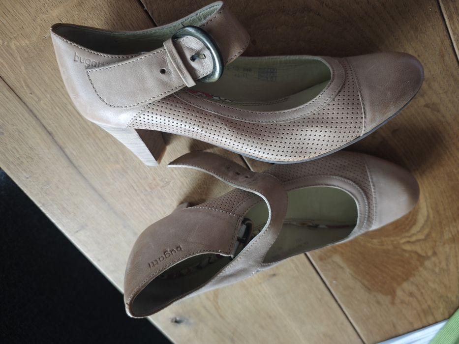 Buty na obcasie włoskie 39 skóra