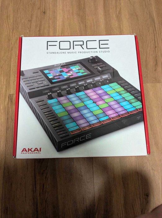 AKAI Force + Decksaver – świetny stan, karta 128 GB