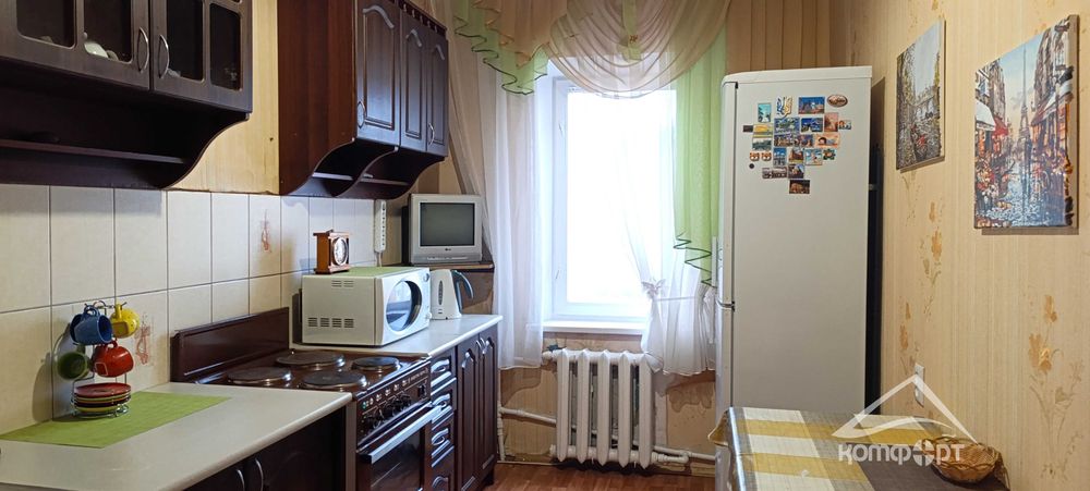 Продам простору 4-кімнатну квартиру з балконом та двома лоджіями