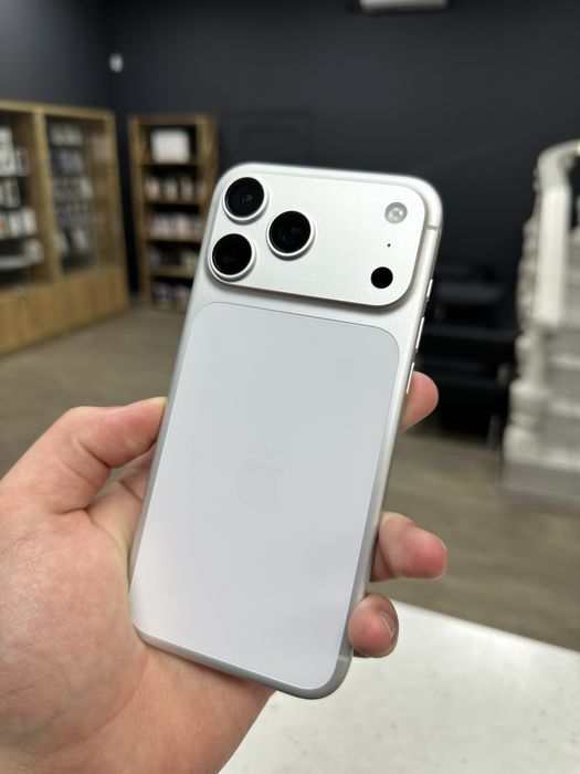 iPhone 17 Pro Max 256gb Silver Neverlock (50 циклів)