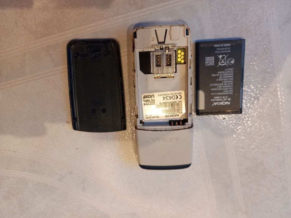 Мобильный телефон Nokia по запчастям