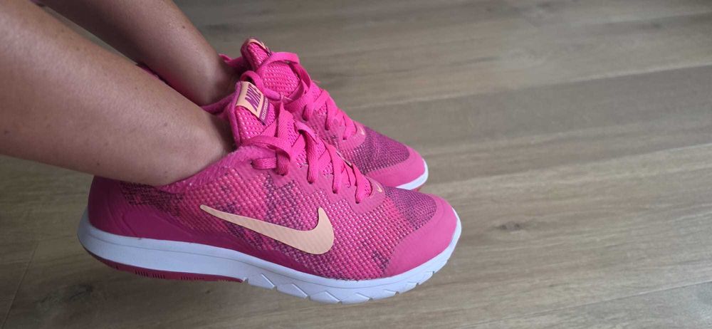 Buty sportowe Nike różowe 37.5