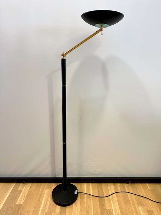 Candeeiro de pé de halogéneo, em preto e dourado