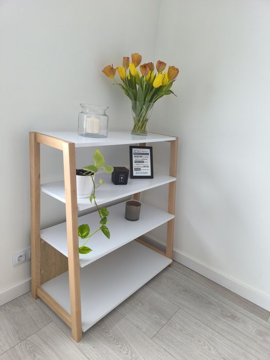 Komoda otwarta biała z drewnem