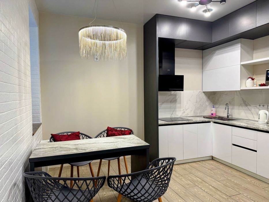 Подобово оренда Квартира у центрі, ЖК Театральний2+1,2+2