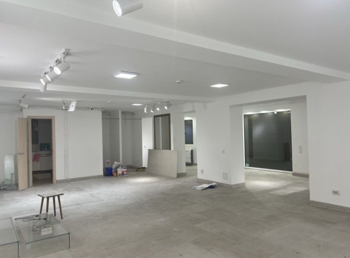 Продам приміщення  на Вокзальній навпроти Трашу!