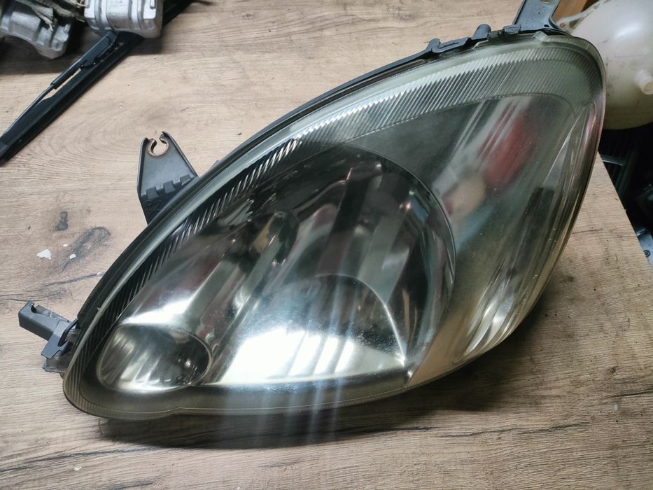 Toyota Yaris 1 lift reflektor lampa przód lewa