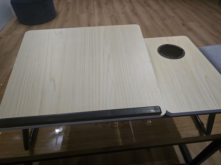 Uchylny stolik na laptopa