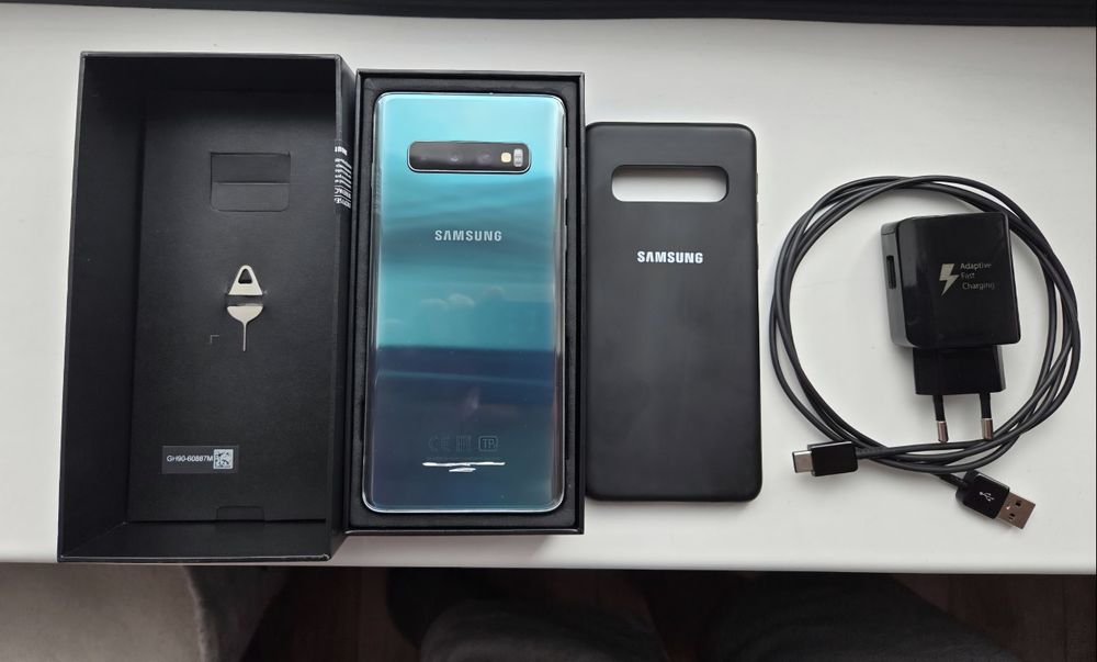 Samsung Galaxy S10 8/128 в кольорі Prism Green