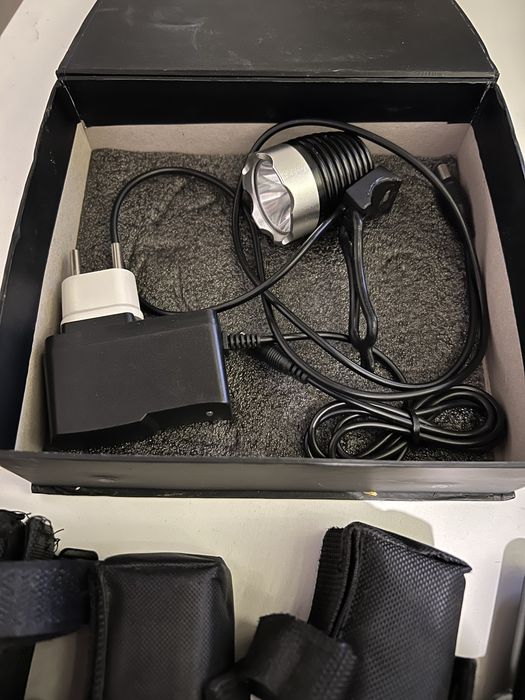 Luz bicicleta e baterias