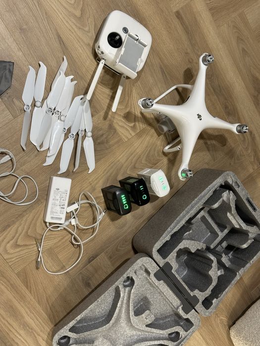 ※値下げ【美品】Phantom4Proセット売り dji phantom 4 pro - Купити квадрокоптери (дрони) - Ціна на OLX.ua