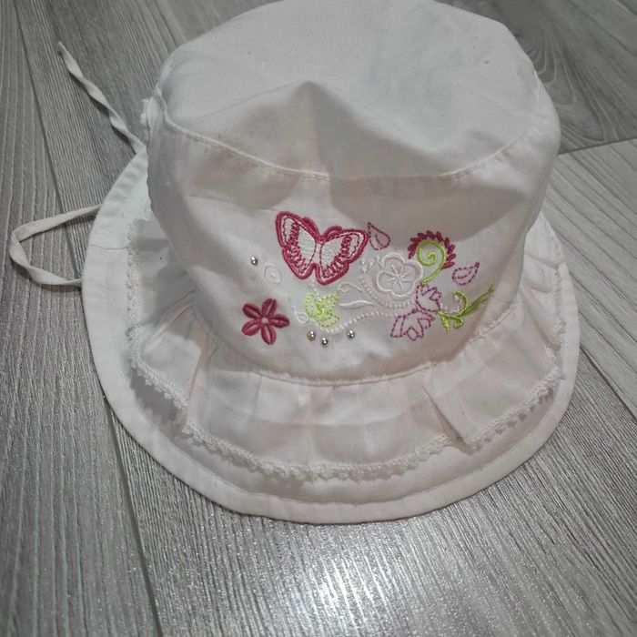 Kapelusik wiązany 50cm
