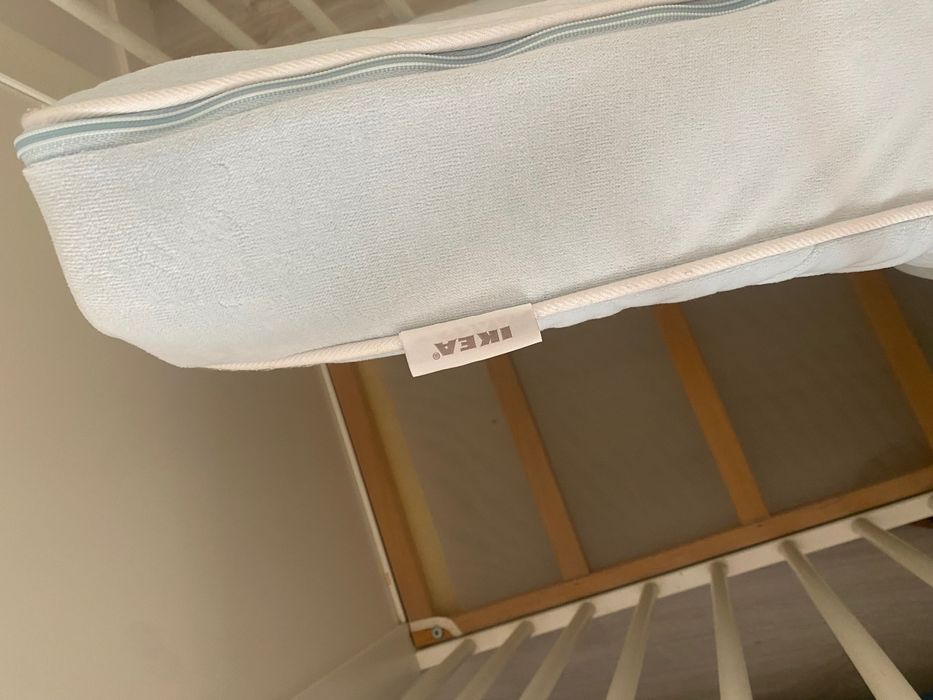 Berço de bebé + colchão IKEA