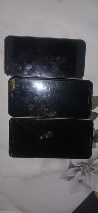 Продам три пікселя на деталі 2 бити а один акб мертвий перший.