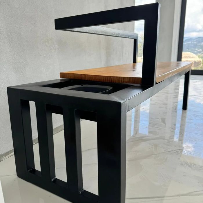 Banco de Jardim com espaço para colocar vaso de jardim