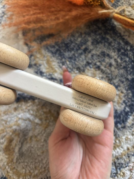 Label Label drewniane autko z raczka