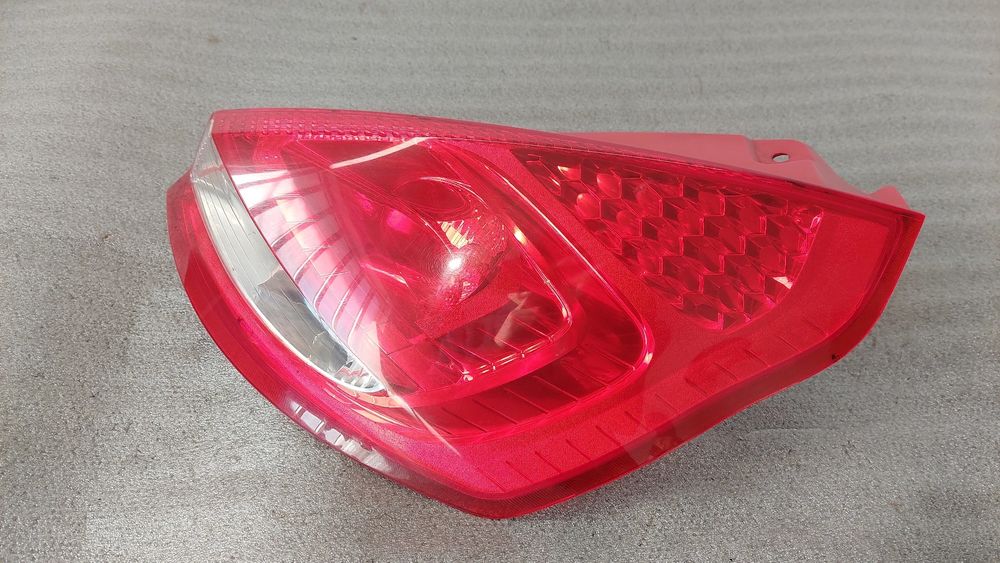 Farolim direito FORD Fiesta VI (CB1, CCN)