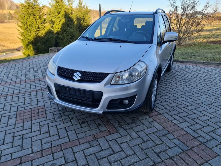 Suzuki SX4 4x4 niski przebieg climatronic Navi Keyyless serwisowany