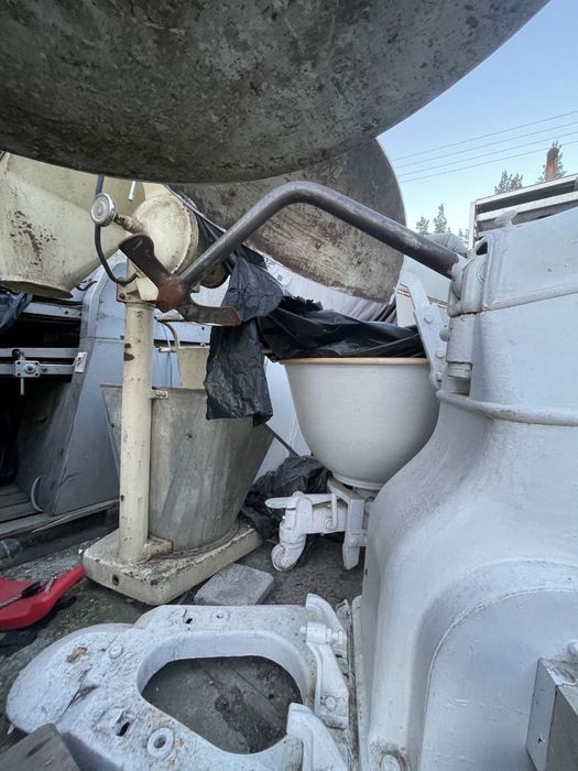 Кухня тестомеси  потрібно срочно продати