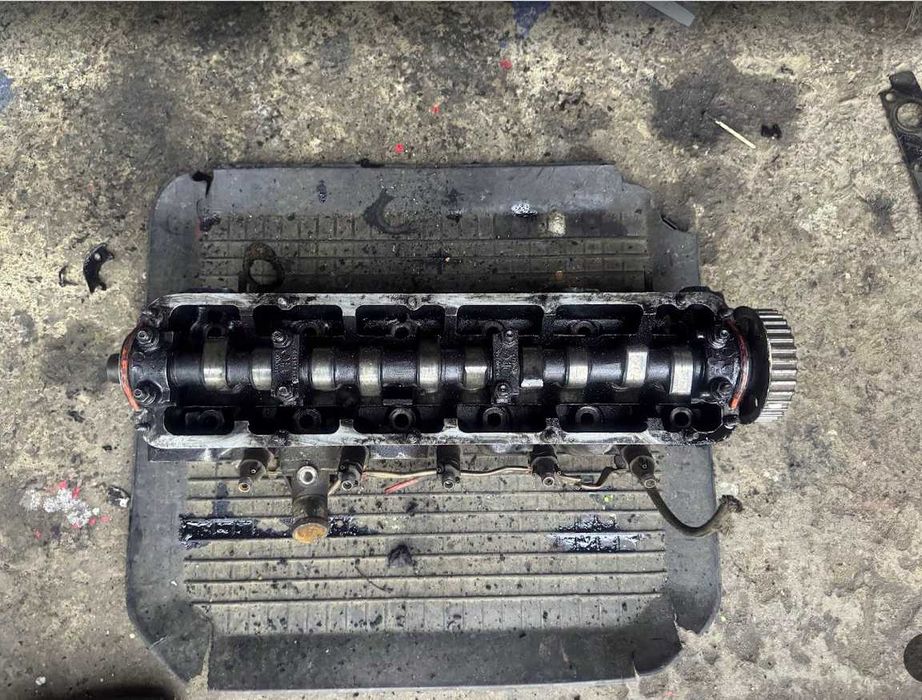 головка блока циліндрів гбц Audi 100 C3 2.0 TD D 069103373S