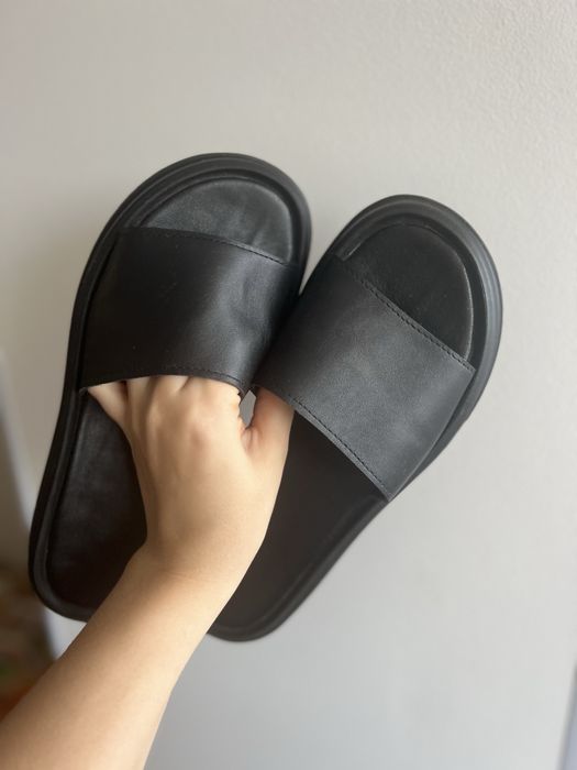 Шльопанці шкіряні