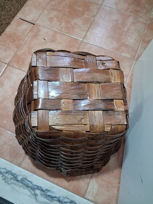 Cesto em madeira de castanho com 50 de largura