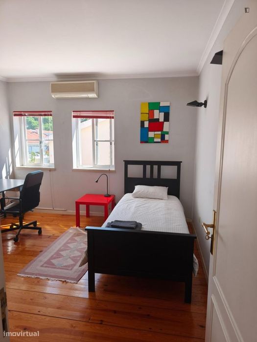 Quarto - localizado em Setubal