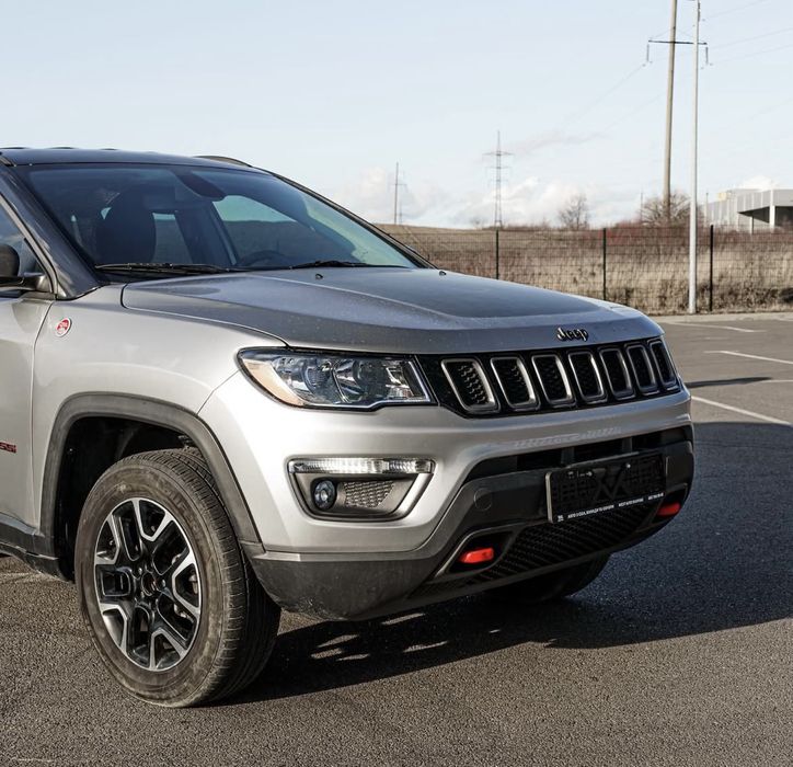 Продам машину jeep compas trailhawk