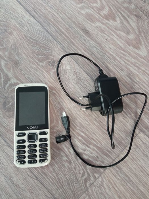 Кнопочний телефон, телефон Nomi