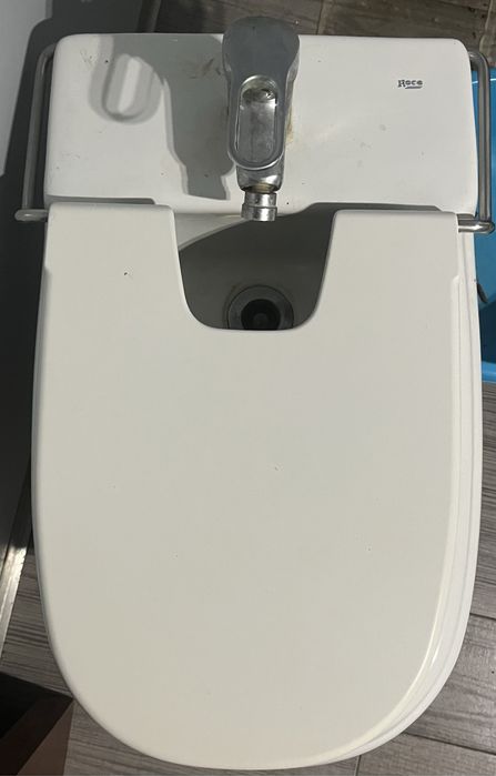 Bidé da Roca com torneira