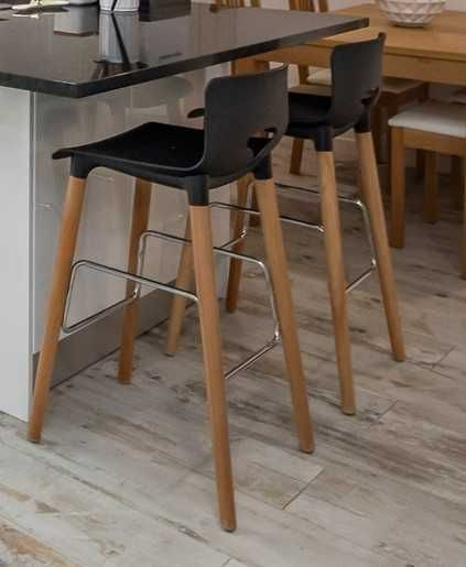 Cadeira Banco alta de bancada | inspiração nórdica | preto e madeira