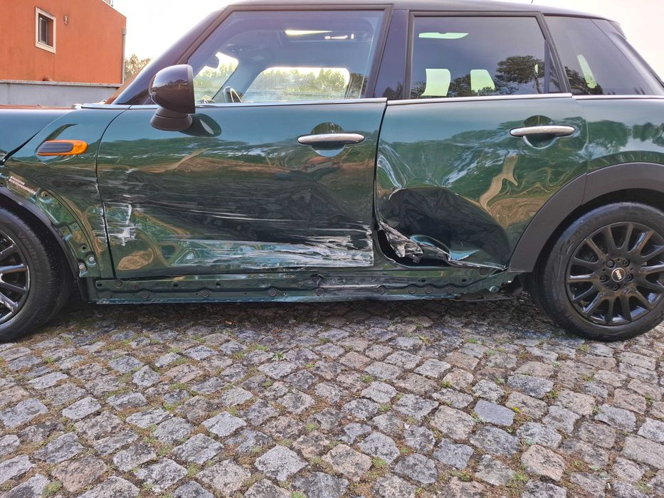 MINI 5 Portas Cooper D Apenas 121 Mil kms de 2017