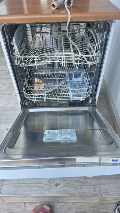 Посудомийна INDESIT (на запчастини / під ремонт)