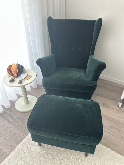 Cadeirão IKEA STRANDMON + repousa-pés