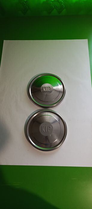 Metalowe srebrne pokrywki KIP.