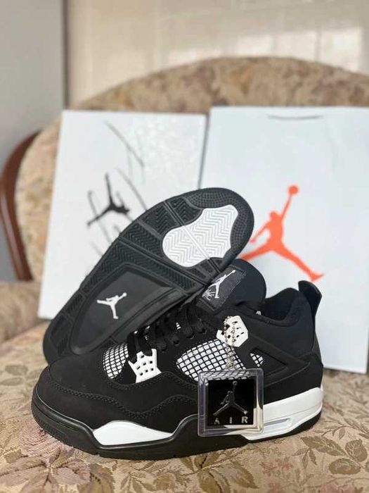 Jordan 4 Retro White Thunder Rozmiar 38