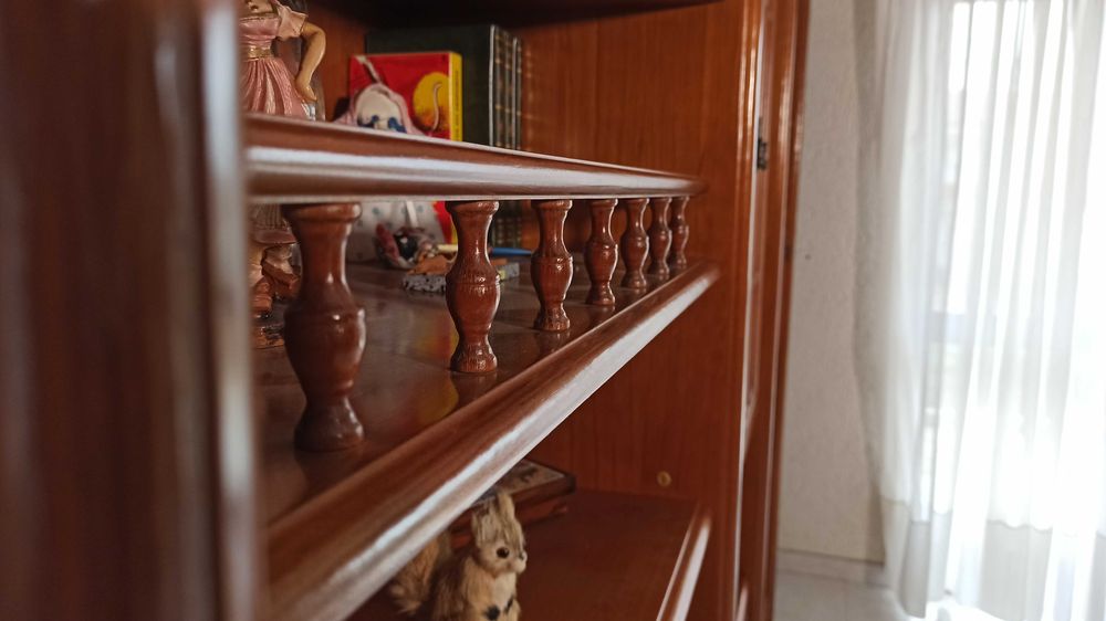 Móvel Louceiro em Mogno