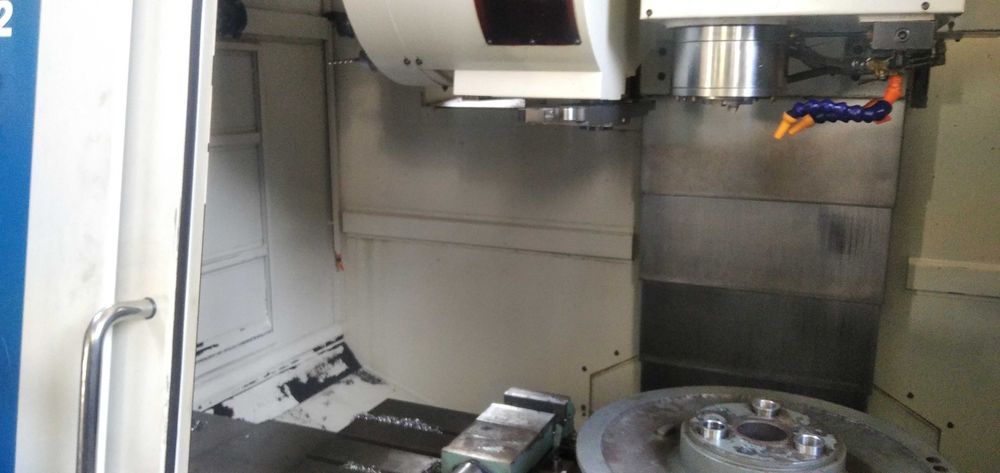 Обробний центр HURCO  VMX42, 2007 рік, дуже хороший стан,