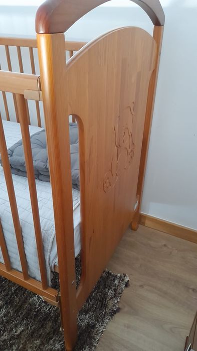 Cama e colchão para bebé