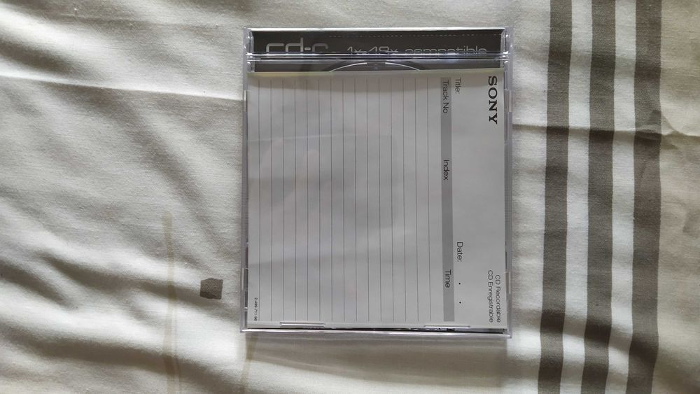 Capas de CDs em plástico vazias