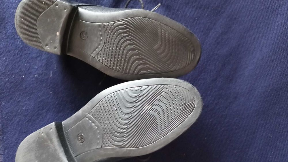 Pantofle chłopięce skórzane wiązane r 28