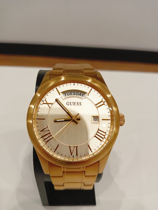 GUESS Gold Elegance – Klasa, Styl i Blask w Jednym!