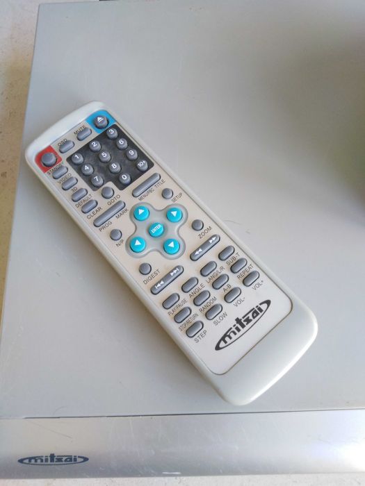 Conjunto de Leitor de DVD Mitsai c/ Comando + 27 Dvds (Alguns selados)
