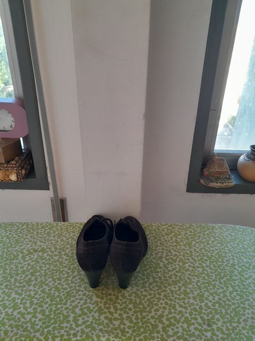 Vendo Sapatos de Senhora muito bonitos como novos