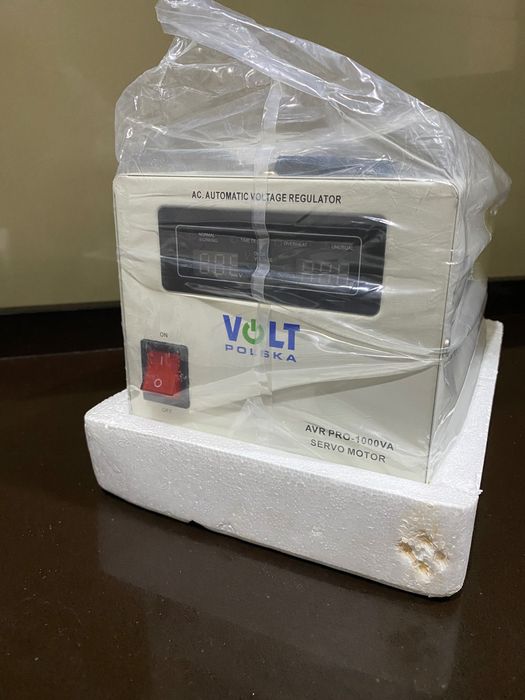 Стабілізатор напруги Volt Polska AVR PRO 1000 ВА СЕРВО 3% 1000 Вт