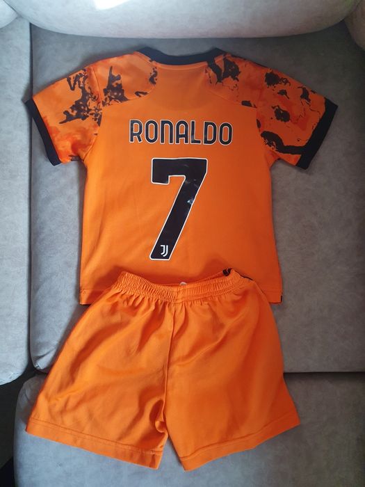 Дитяча футбольна форма.