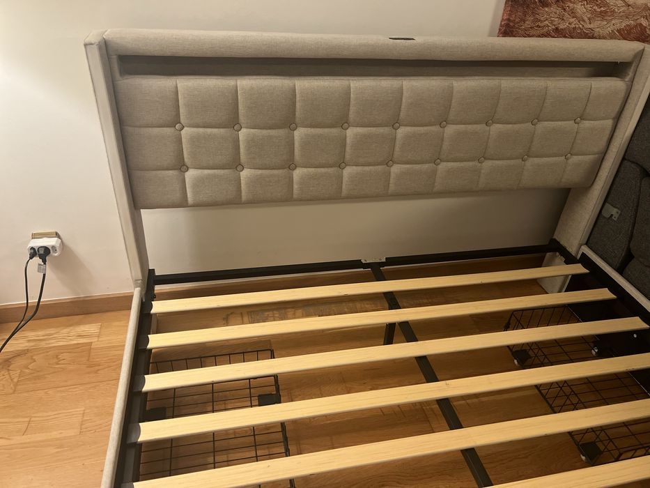 Cama de casal estofada com led  - novo